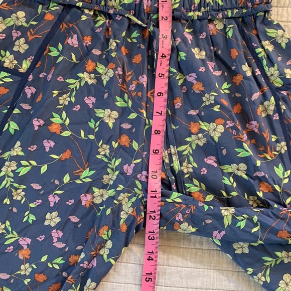 Anthropologie high waist Flowy boho floral Bermuda comfy flowy shorts XS - Picture 9 of 12